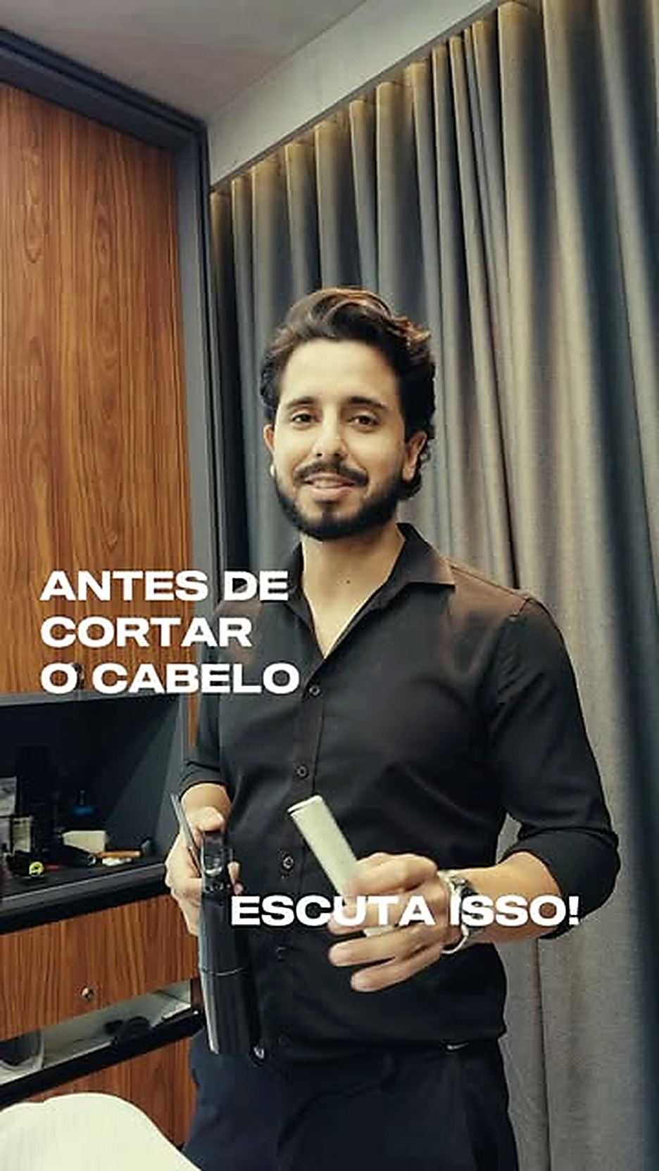 Barbeiro da Bozzi Barbearia com ferramentas